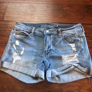 Cute denim American eagle shorts.